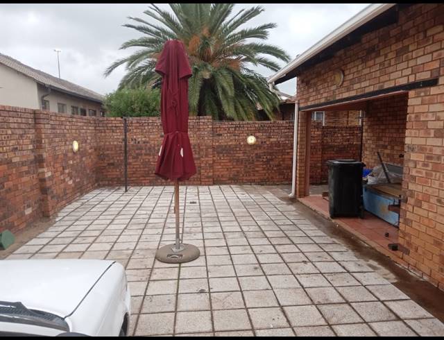 4 BEDROOM FREEHOLD FOR SALE IN VOSLOORUS EXT 10